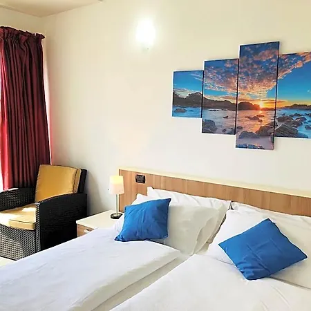 Windsurf Aparthotel 3*